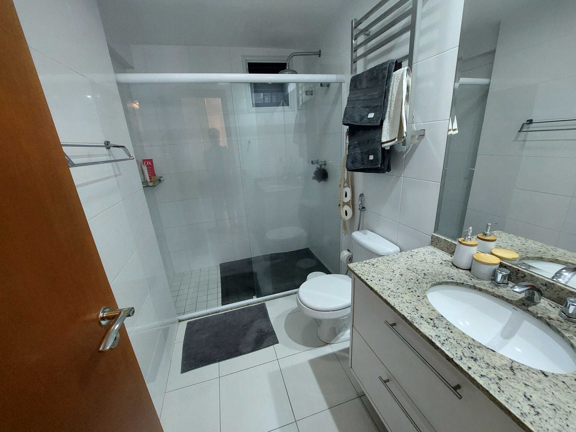 Apartamento · 2 dorm. — Banheiro suite