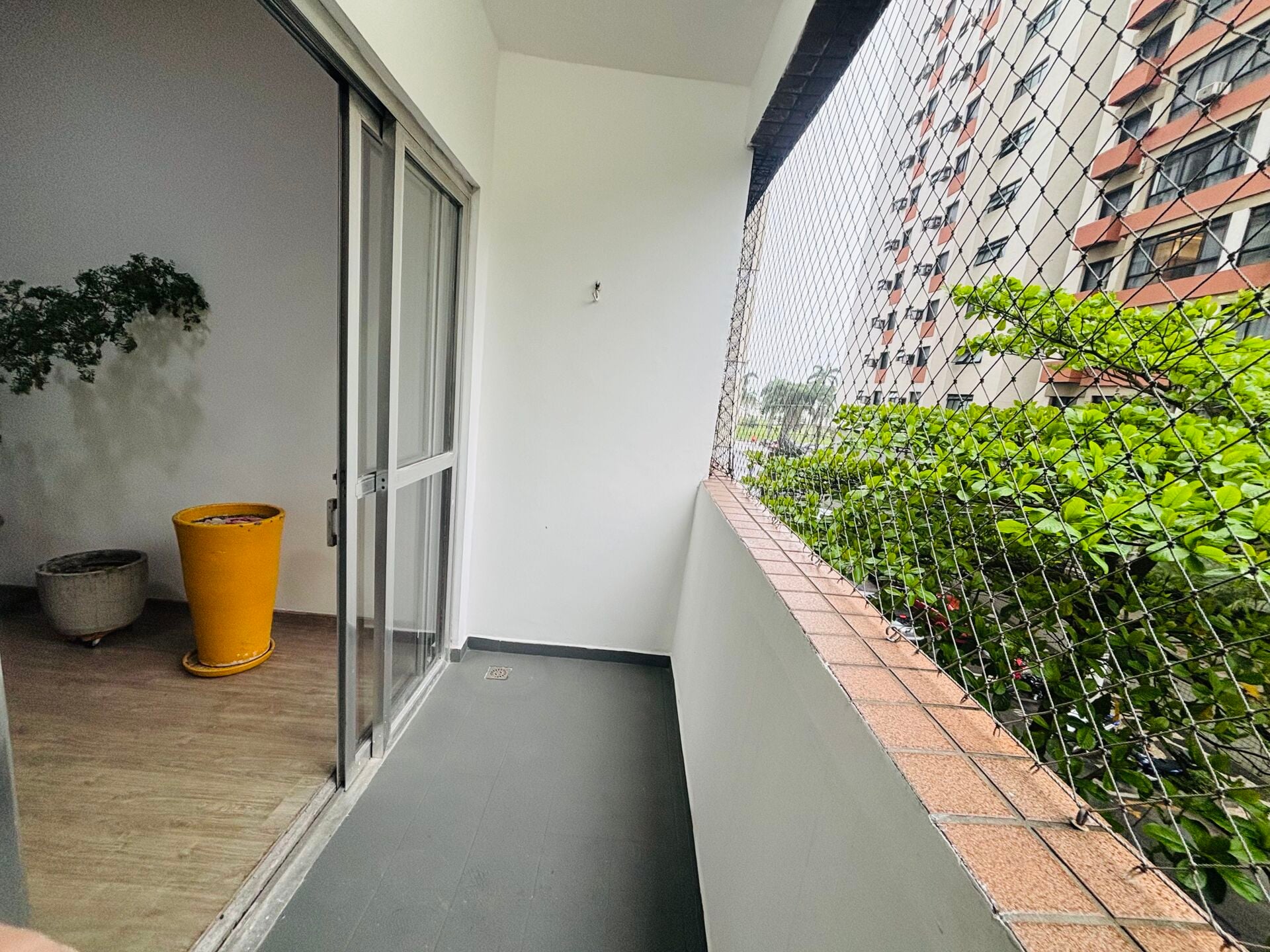 Apartamento 21 · 3 dorm. — Varanda