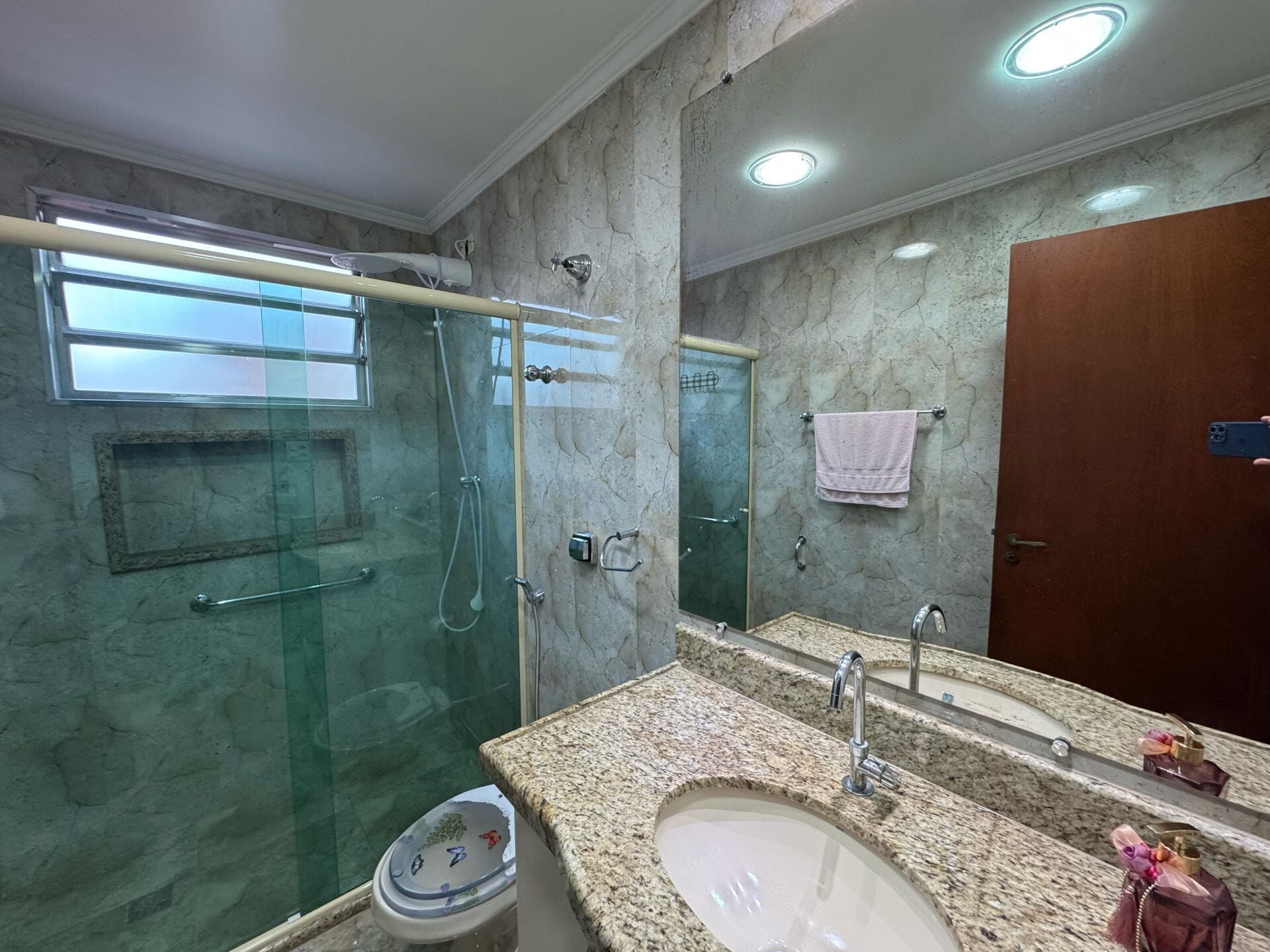 Apartamento 42 · 3 dorm. — Banheiro suite