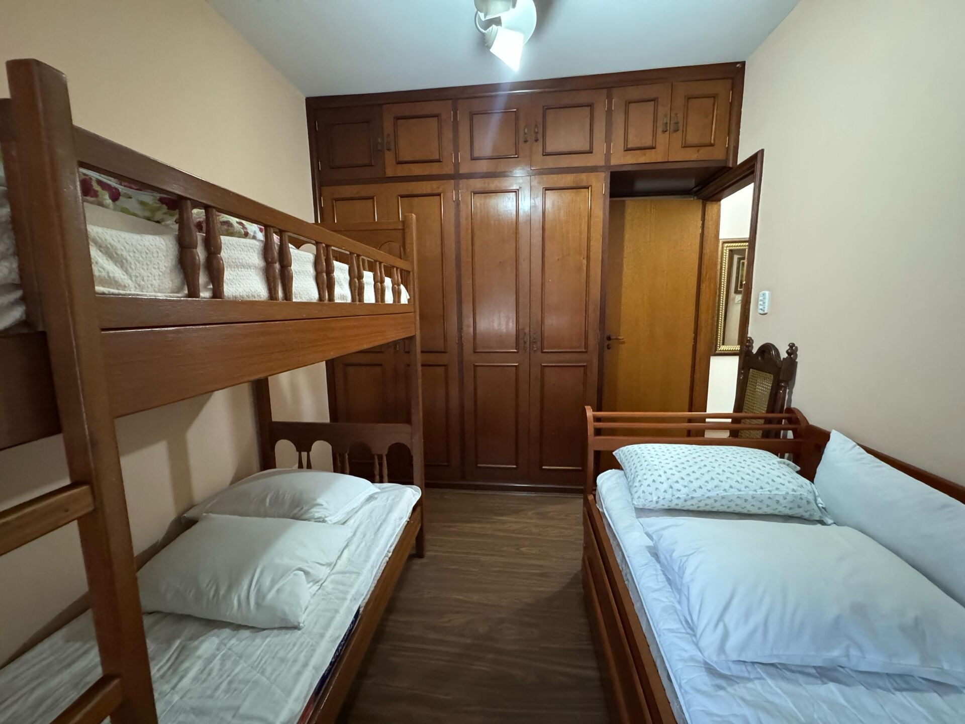 Apartamento 42 · 3 dorm. — Quarto de servico