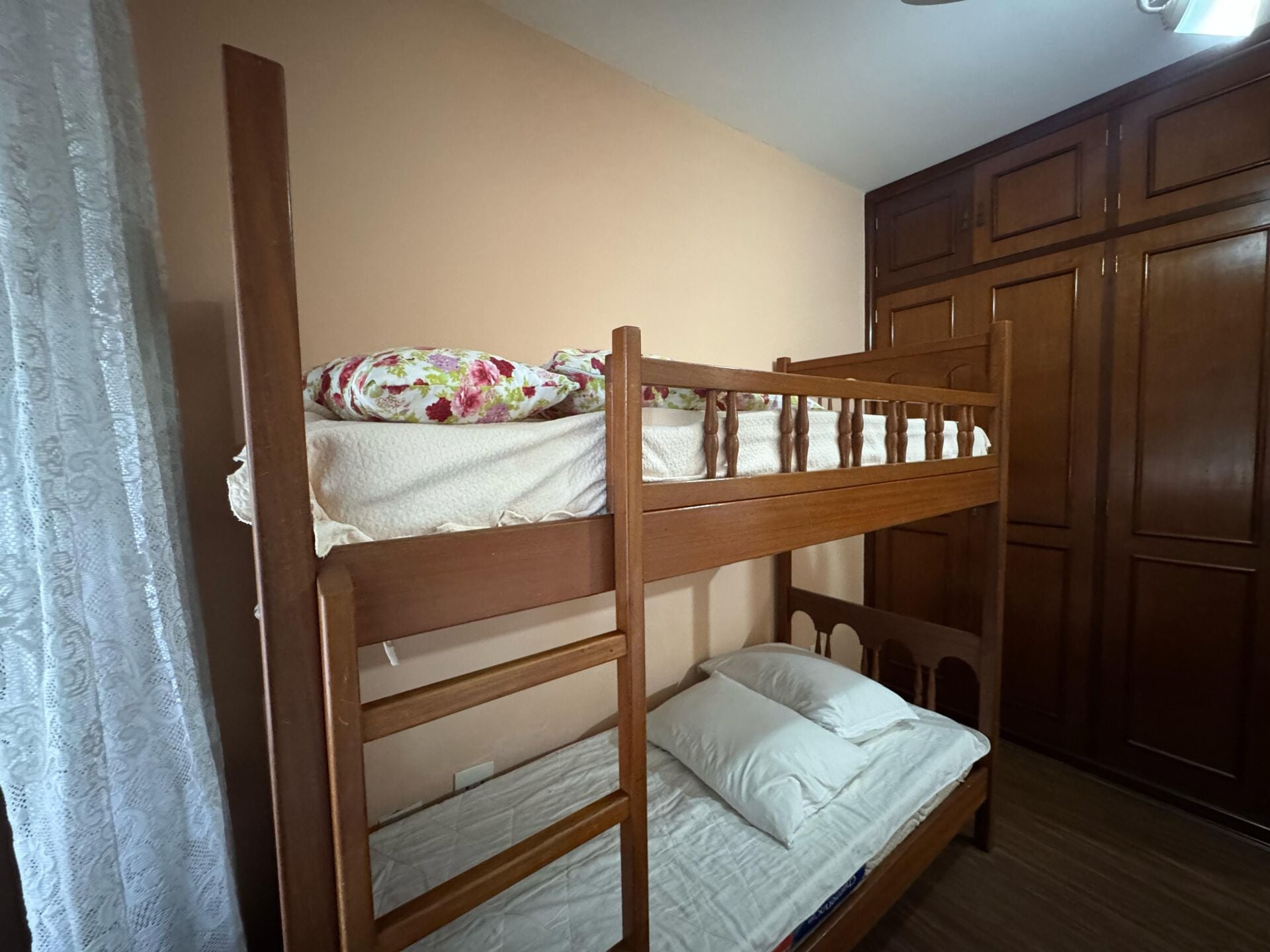 Apartamento 42 · 3 dorm. — Quarto de servico