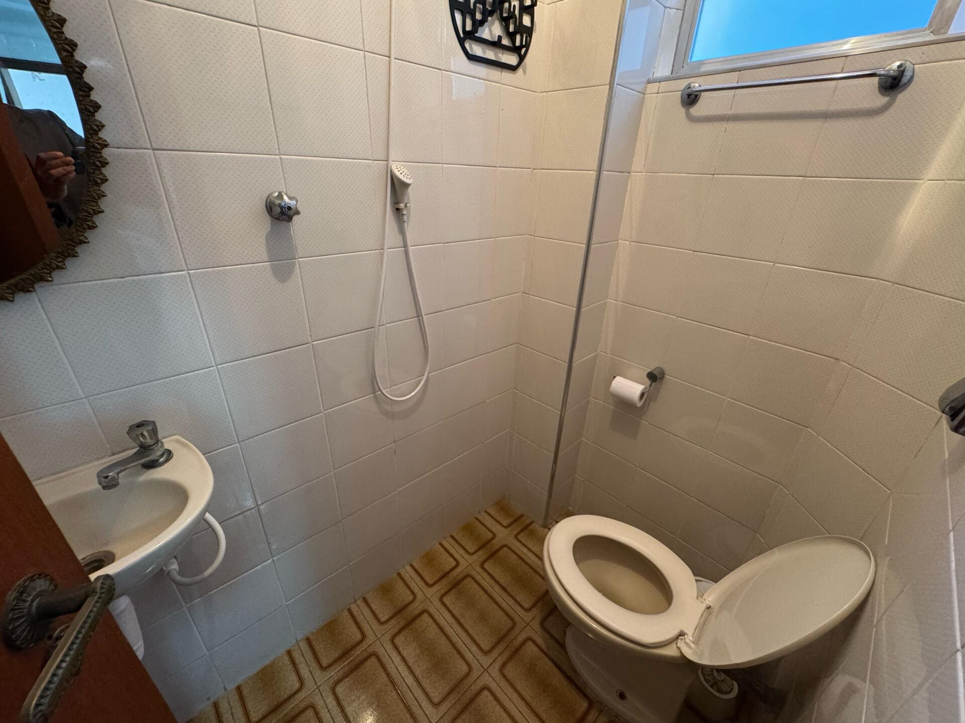Apartamento 42 · 3 dorm. — Banheiro de servico