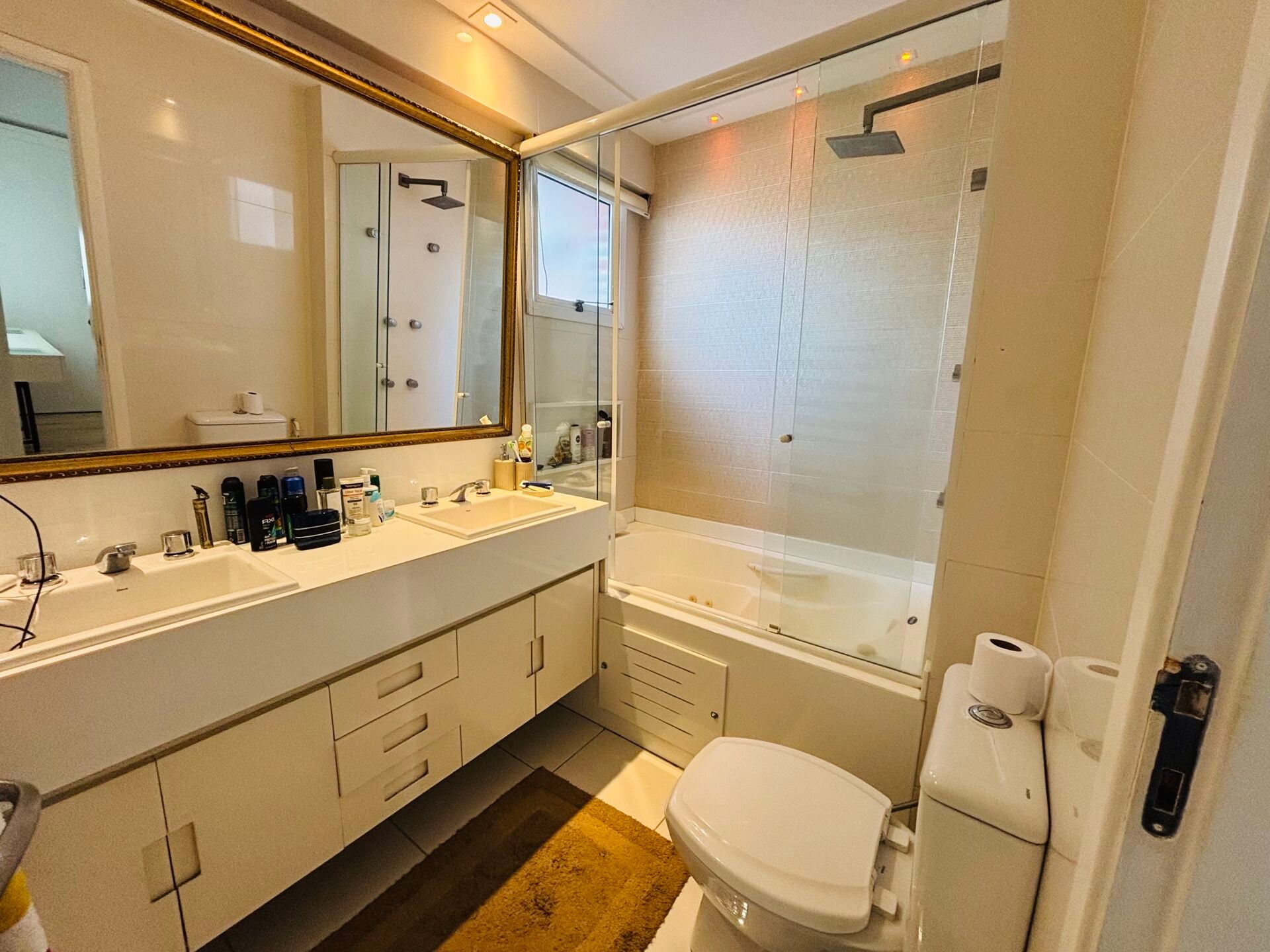Apartamento · 3 dorm. — Banheiro suite