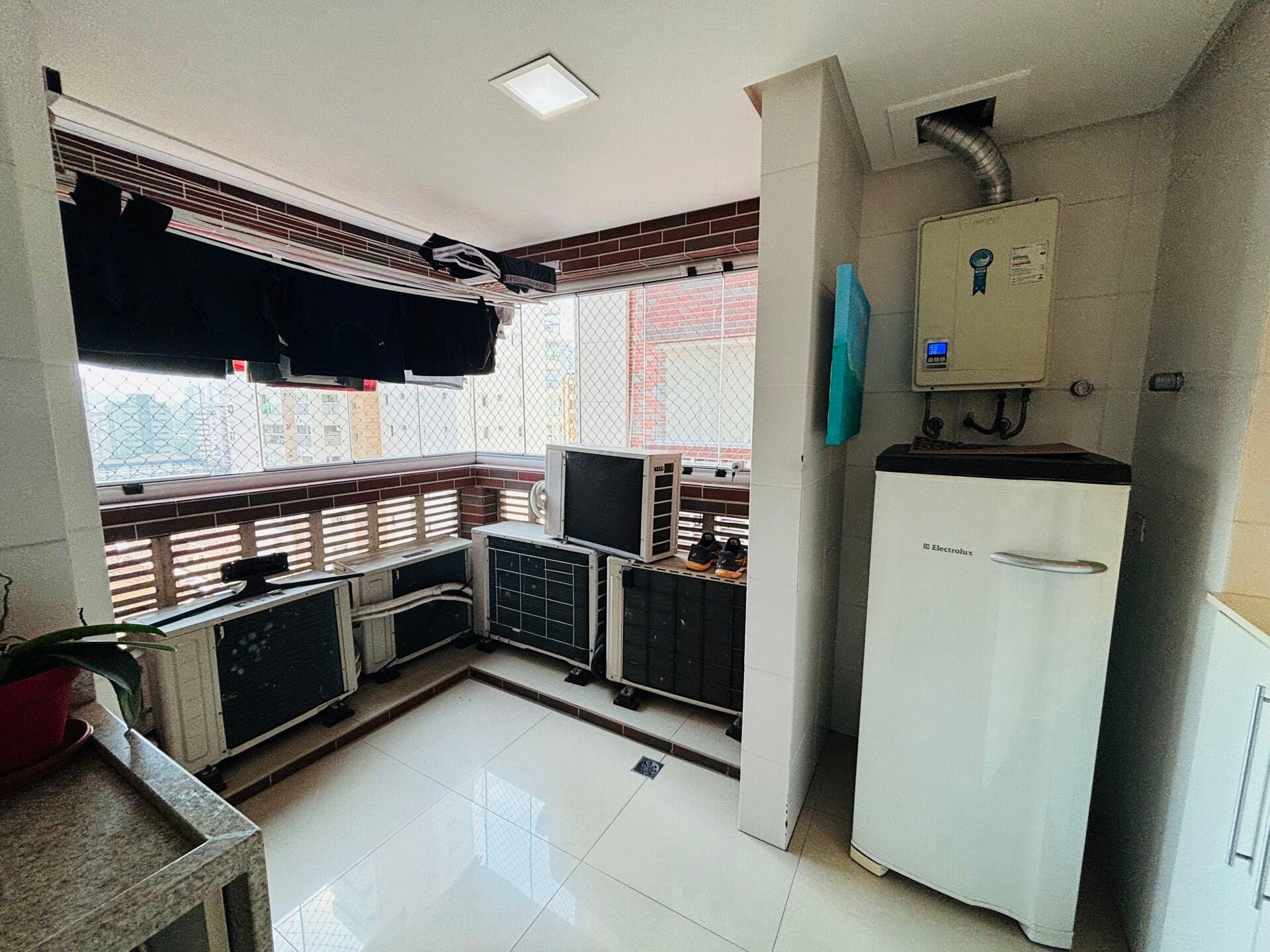 Apartamento · 3 dorm. — Área de serviço