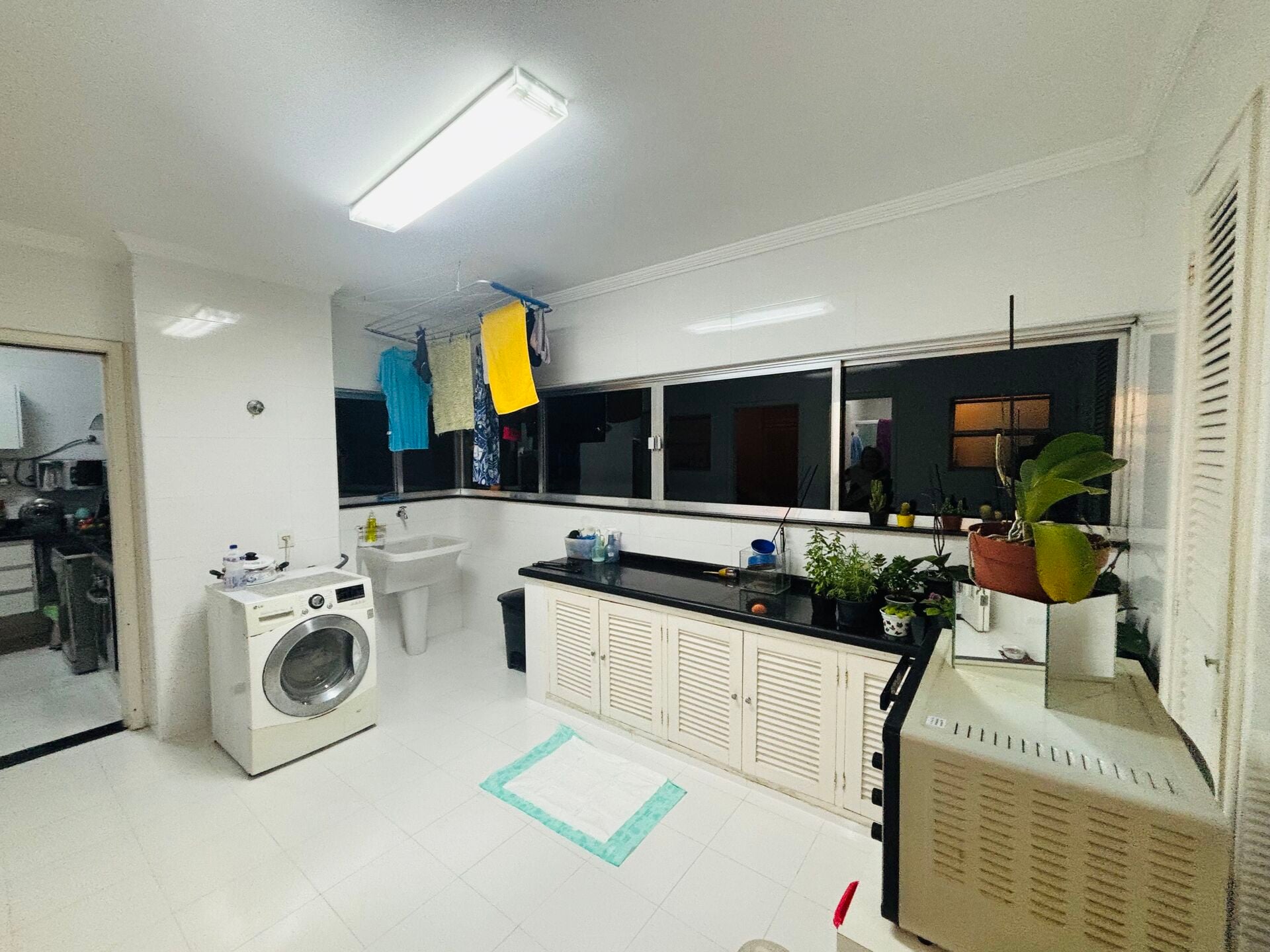 Apartamento · 3 dorm. — Área de serviço