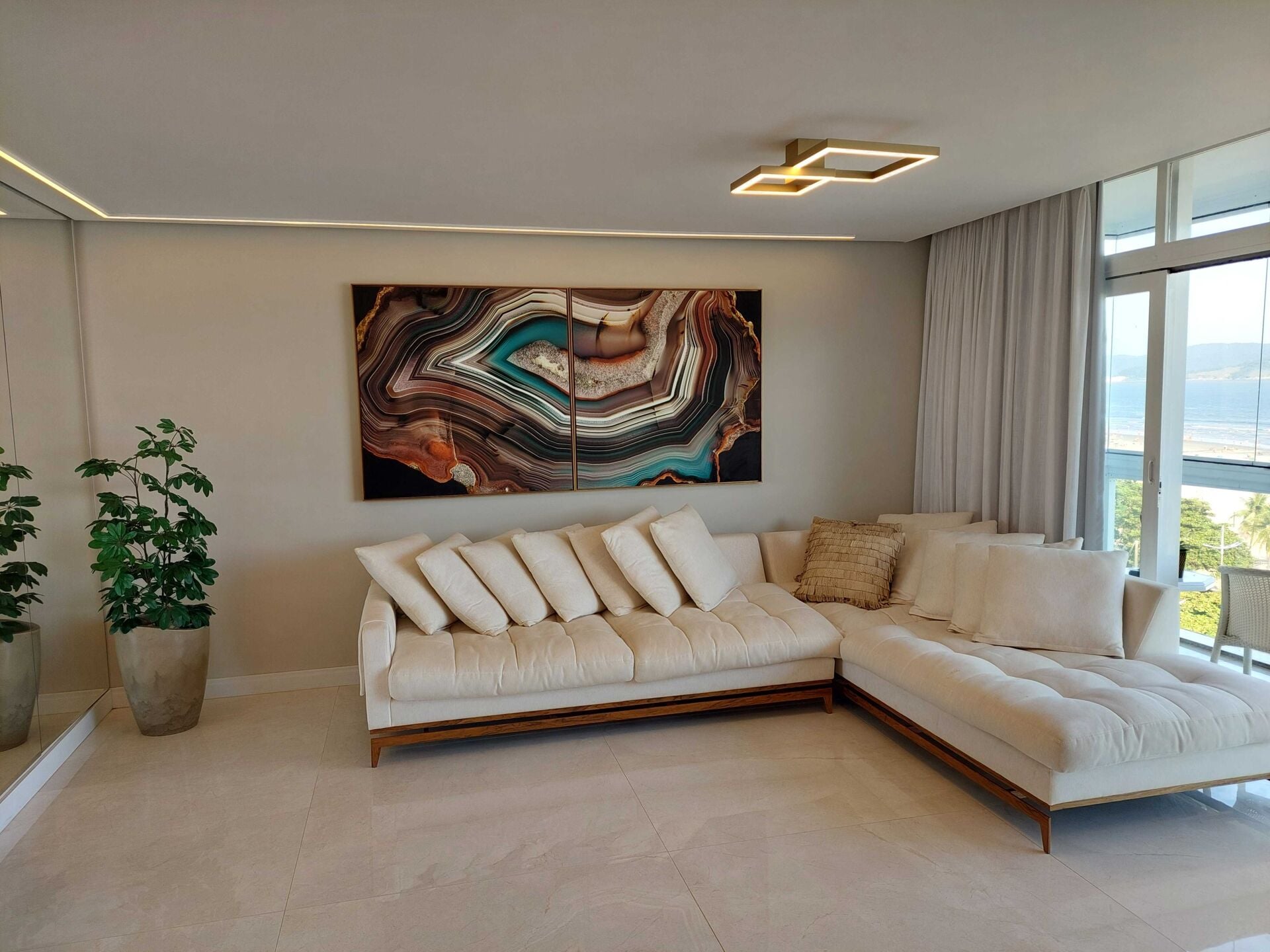 Apartamento · 3 dorm. — Sala