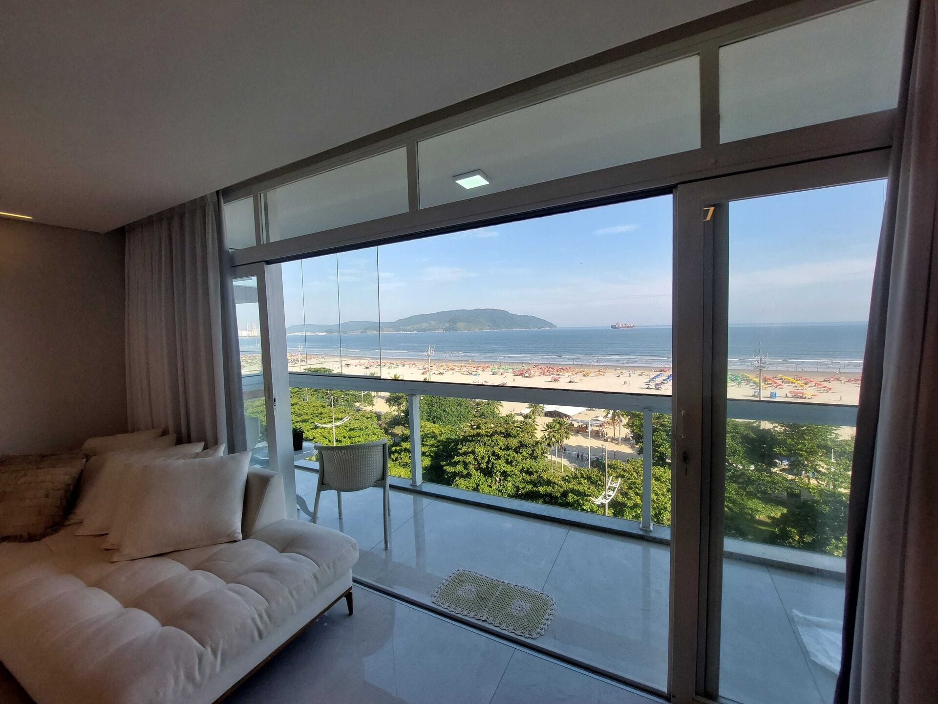Apartamento · 3 dorm. — Varanda
