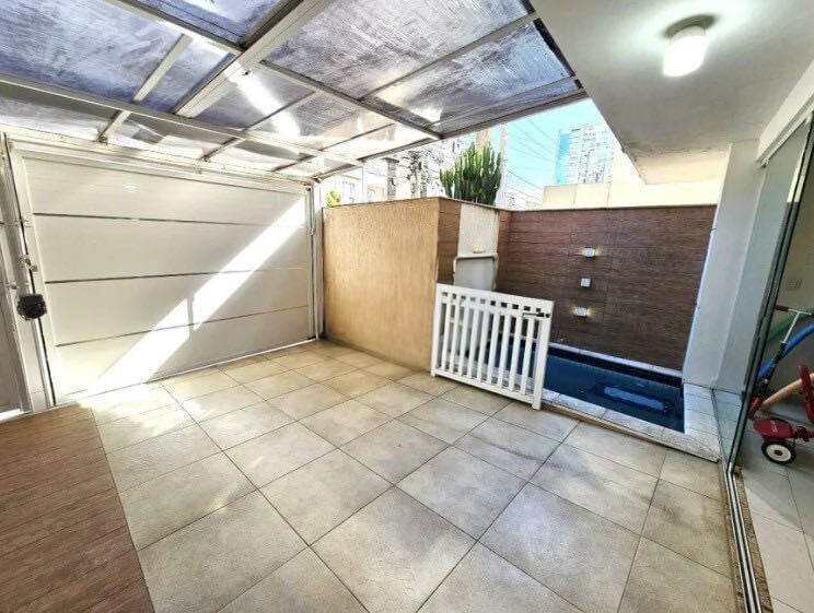 Casa Triplex · 3 dorm. — Garagem