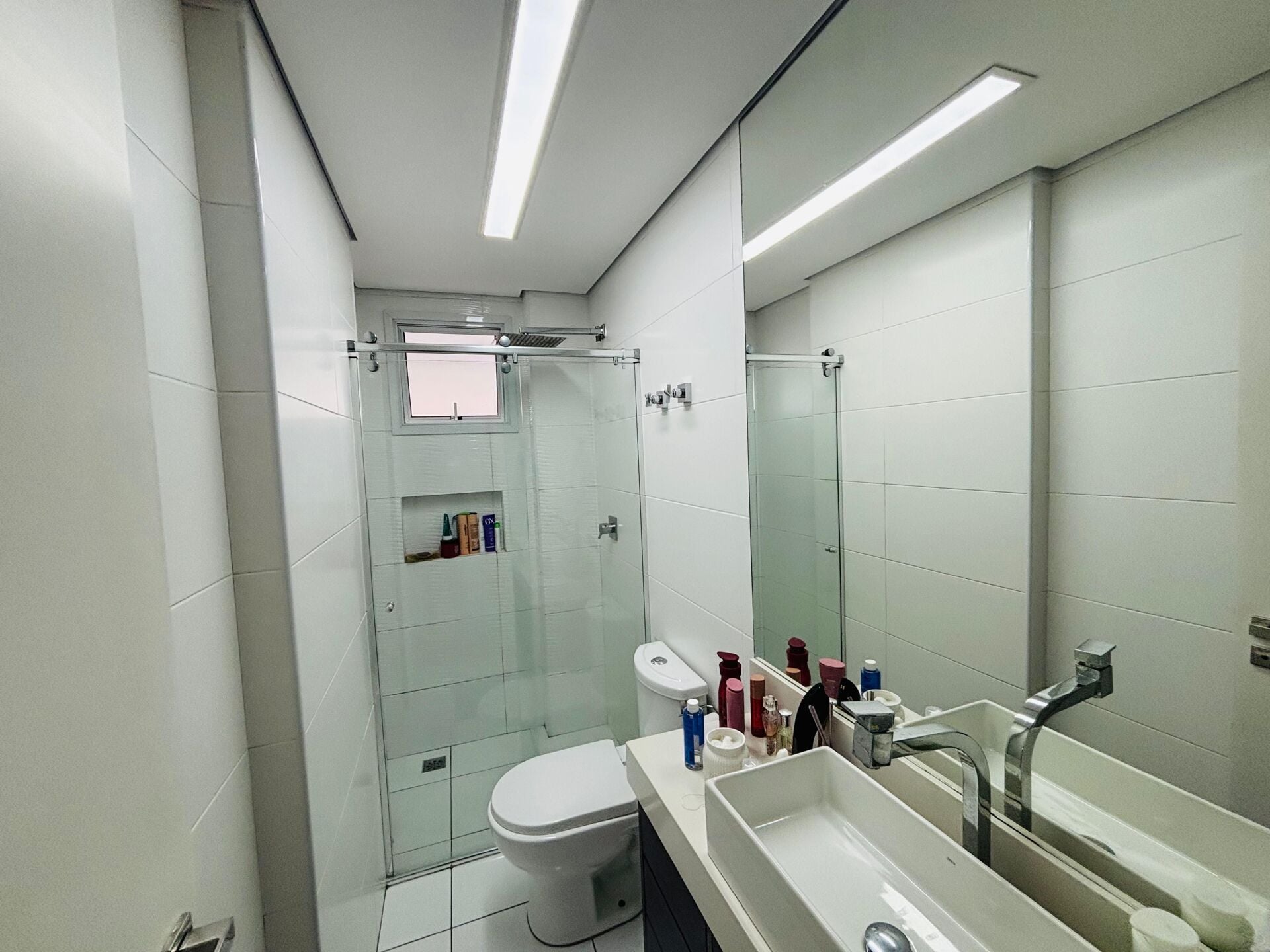 Apartamento 33 · 2 dorm. — Banheiro