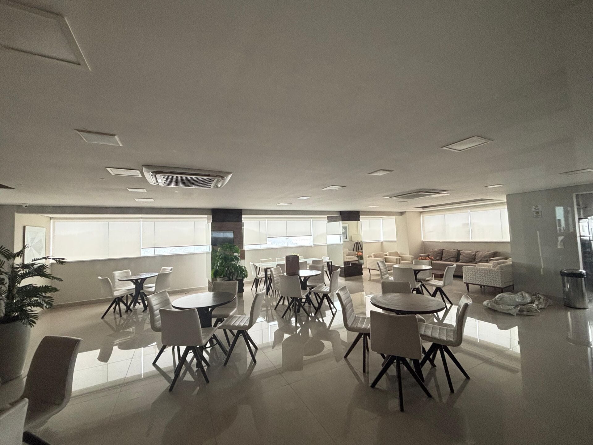 Apartamento 33 · 2 dorm. — Sala de festas