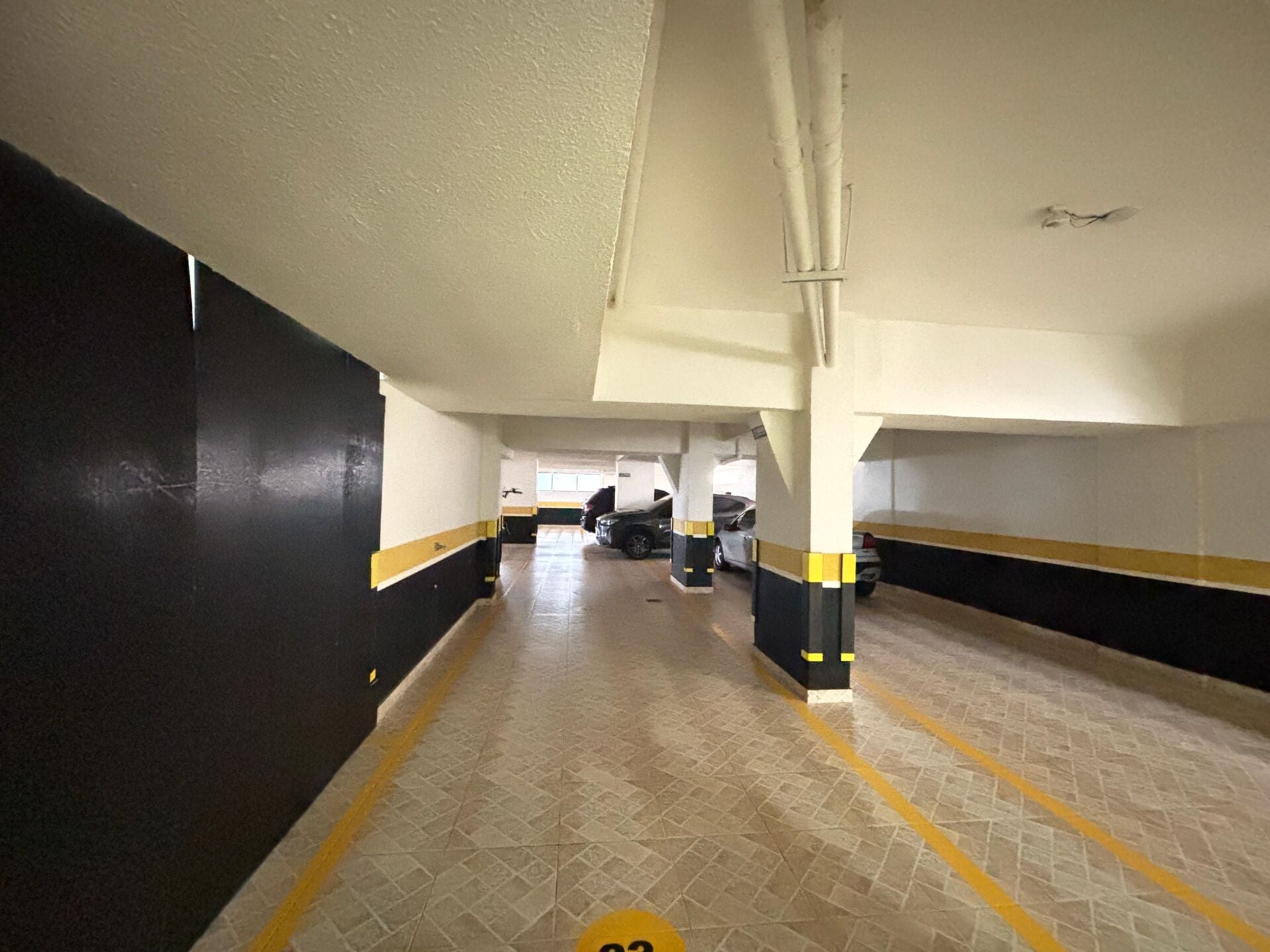Apartamento 33 · 2 dorm. — Garagem
