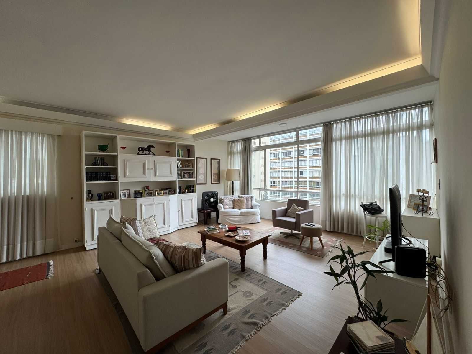Apartamento · 3 dorm.