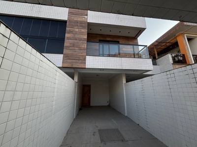 Casa sobreposta · 3 dorm.