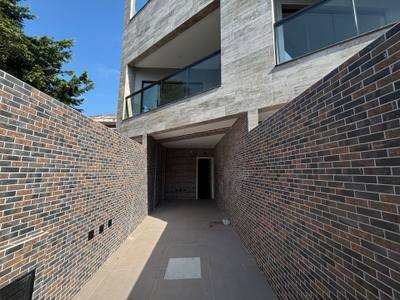 Casa sobreposta · 3 dorm.