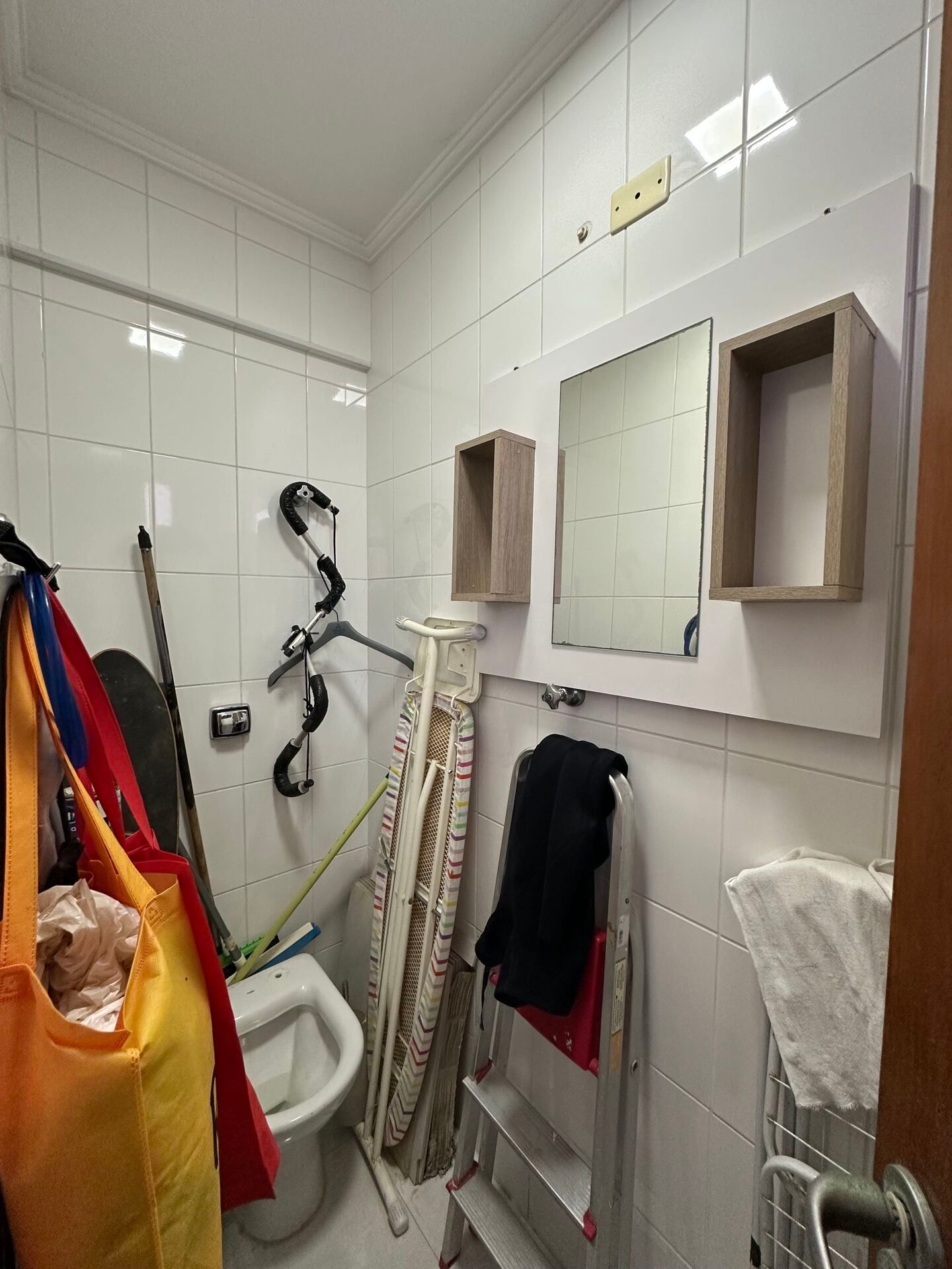 Apartamento · 2 dorm. — Banheiro de servico