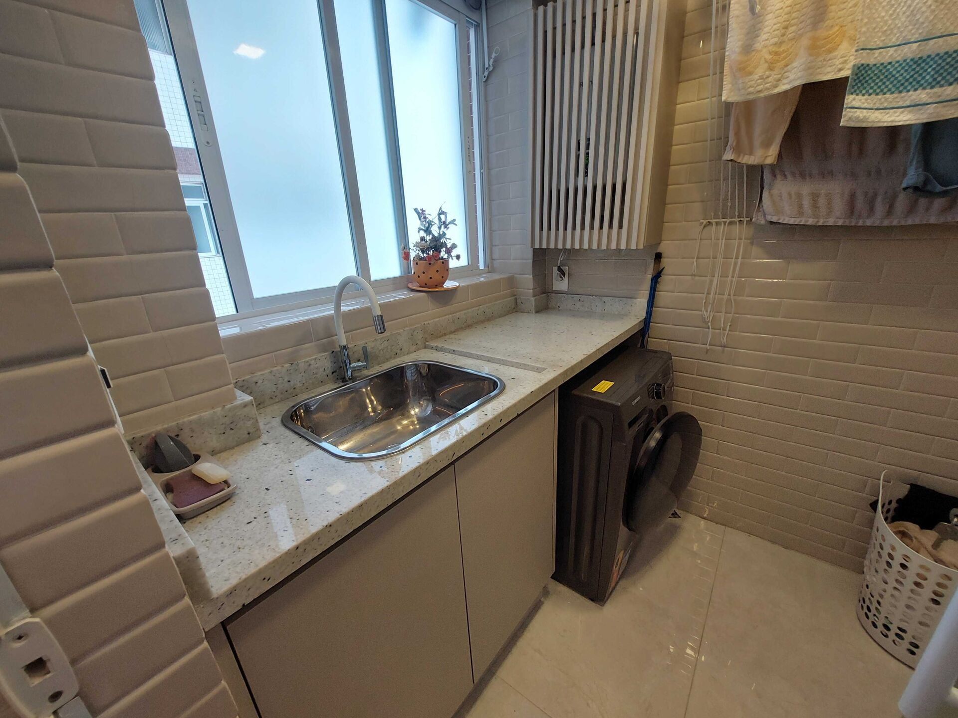 Apartamento · 3 dorm. — Área de serviço